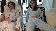 MOTHER AND DAUGHTER IN FRONT OF THE WEBCAM